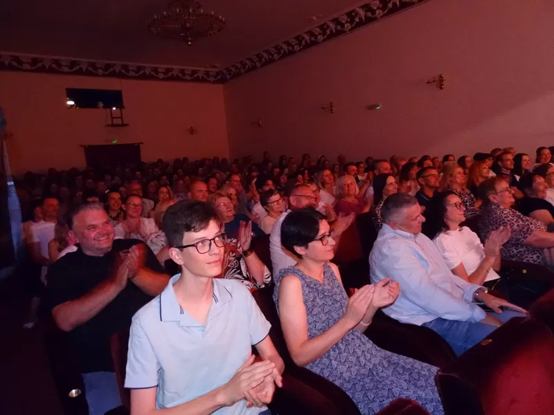 Uz urnebesni “Prekid preko veze” i izvrsnog Marka Tolju završene 4. Kazališne ljetne večeri