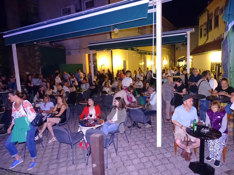 Uz urnebesni “Prekid preko veze” i izvrsnog Marka Tolju završene 4. Kazališne ljetne večeri