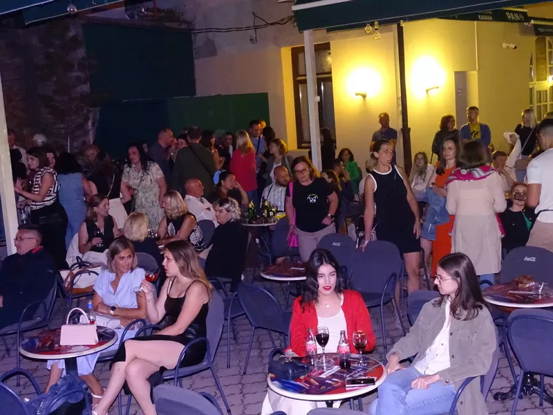 Uz urnebesni “Prekid preko veze” i izvrsnog Marka Tolju završene 4. Kazališne ljetne večeri