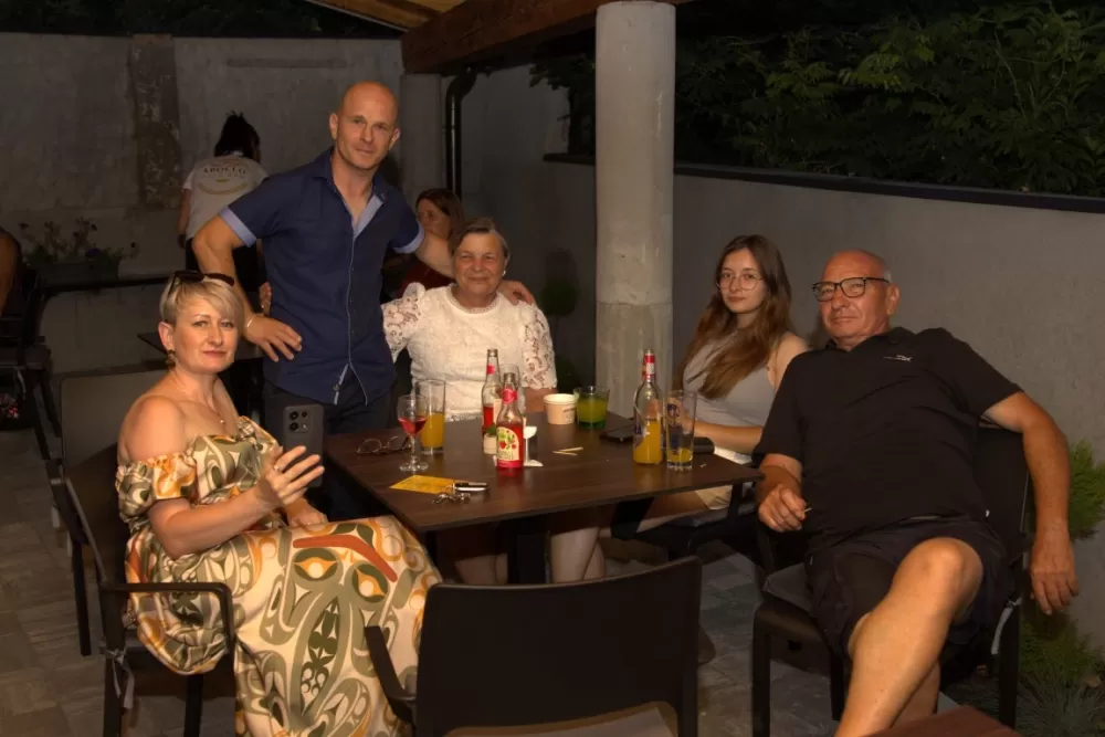 Požega.eu | Nova požeška tržnica dobila kafić po imenu Apollo