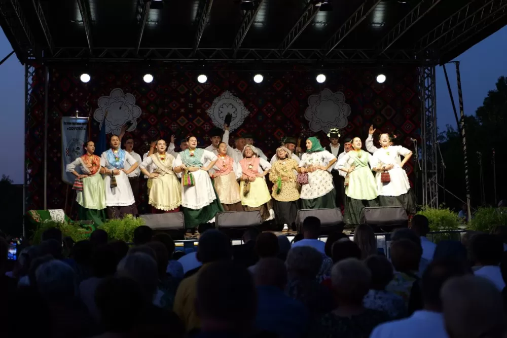 Odvoračka sela pokazuju i dokazuju kako se čuva tradicija: Uz KUD-ove, Branka Polića, Žeteoce i četiri dive fešta do jutarnjih sati