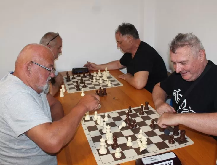 ŠAH „SRIJEDOM U BRESTOVCU“:  Na jubilarnom stotom turniru pobjednik MK Dragan Kokanović iz Dervente