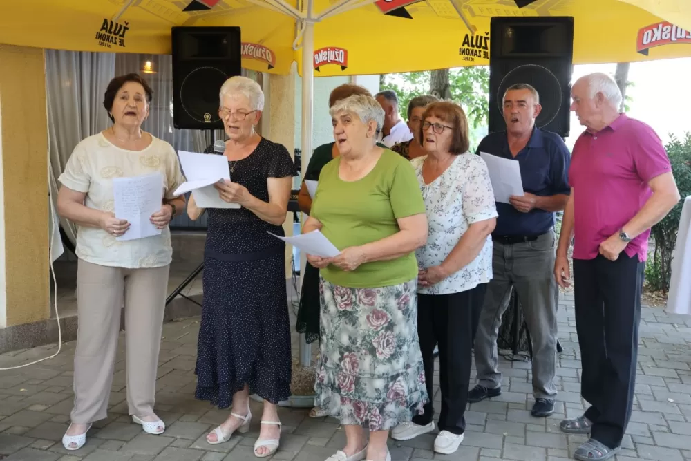 Vetovački umirovljenici  dobili opremu za viseću kuglanu