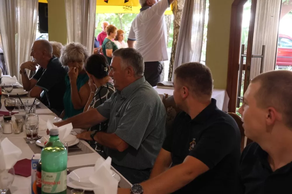 Vetovački umirovljenici  dobili opremu za viseću kuglanu