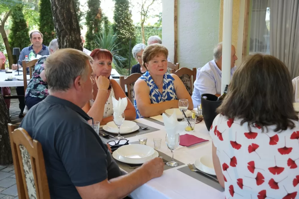 Vetovački umirovljenici  dobili opremu za viseću kuglanu