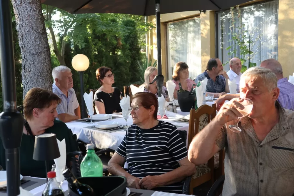 Vetovački umirovljenici  dobili opremu za viseću kuglanu