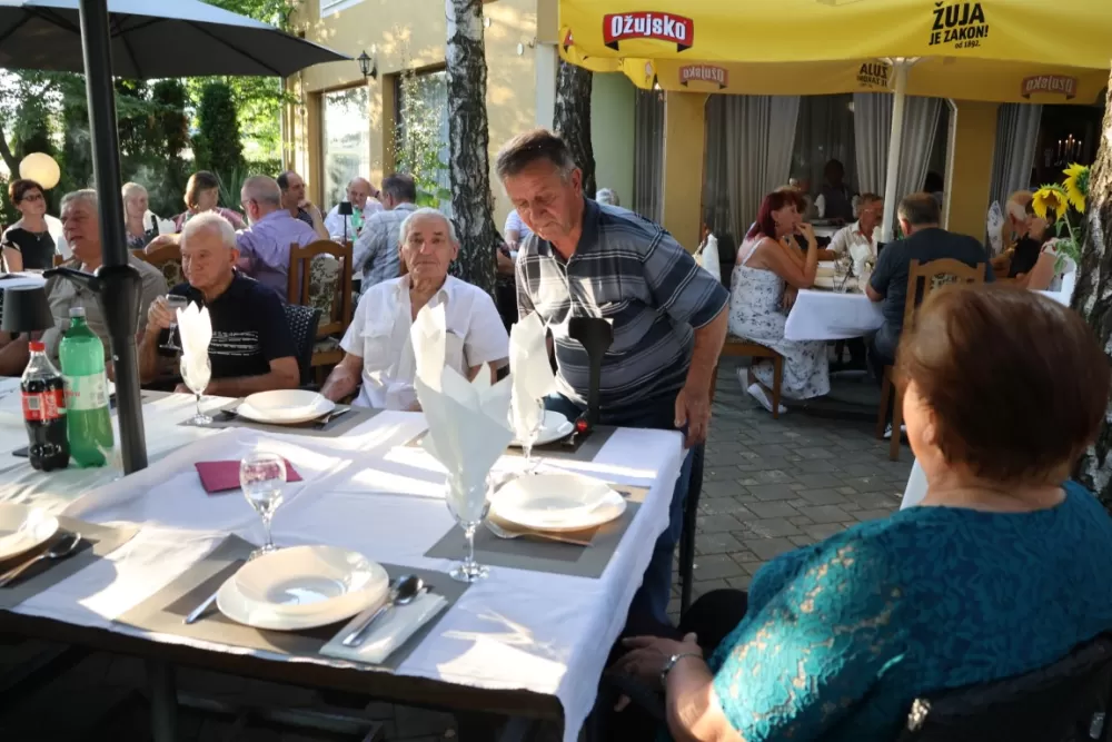 Vetovački umirovljenici  dobili opremu za viseću kuglanu