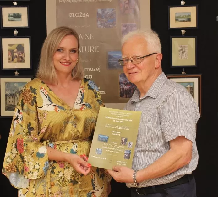 GRADSKI MUZEJ U POŽEGI:  Otvorena izložba likovnih minijatura sa 96 radova od 58 autora