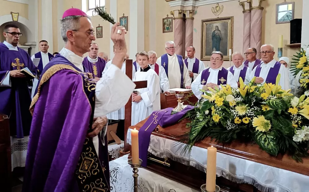ODVORCI: Oproštaj od vlč. Josipa Kalmara, čovjeka i svećenika kojega se neće tek tako zaboraviti