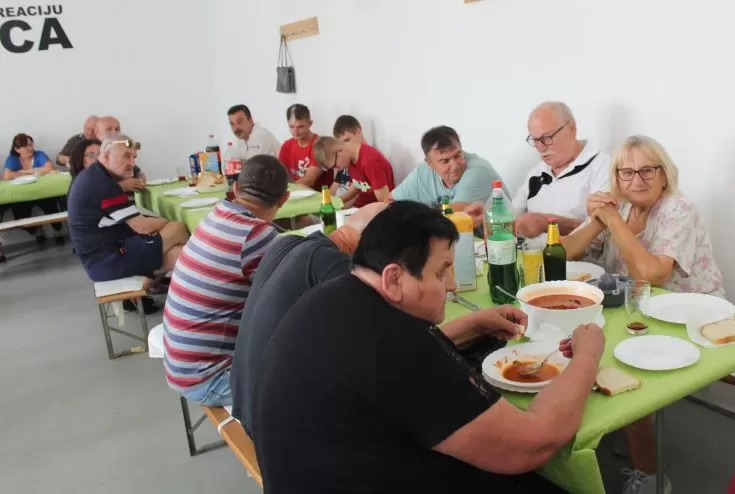 Druženje osoba s invaliditetom na prostoru Grbavice u Pleternici