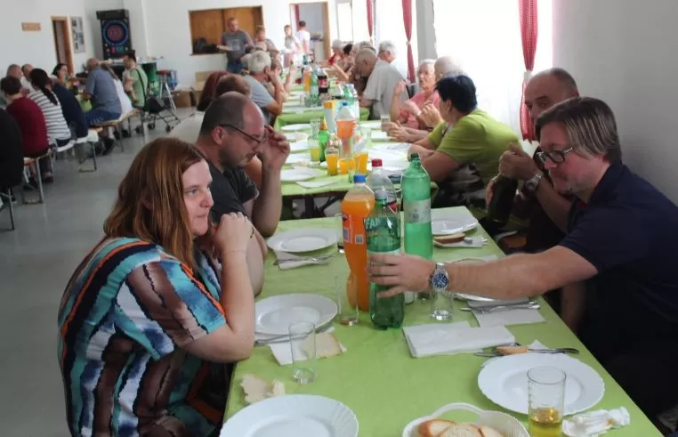 Druženje osoba s invaliditetom na prostoru Grbavice u Pleternici