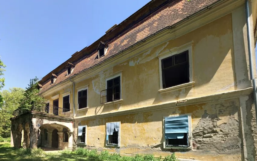 DVORCI POŽEŠKOG KRAJA: Jedan blista, drugi čeka obnovu