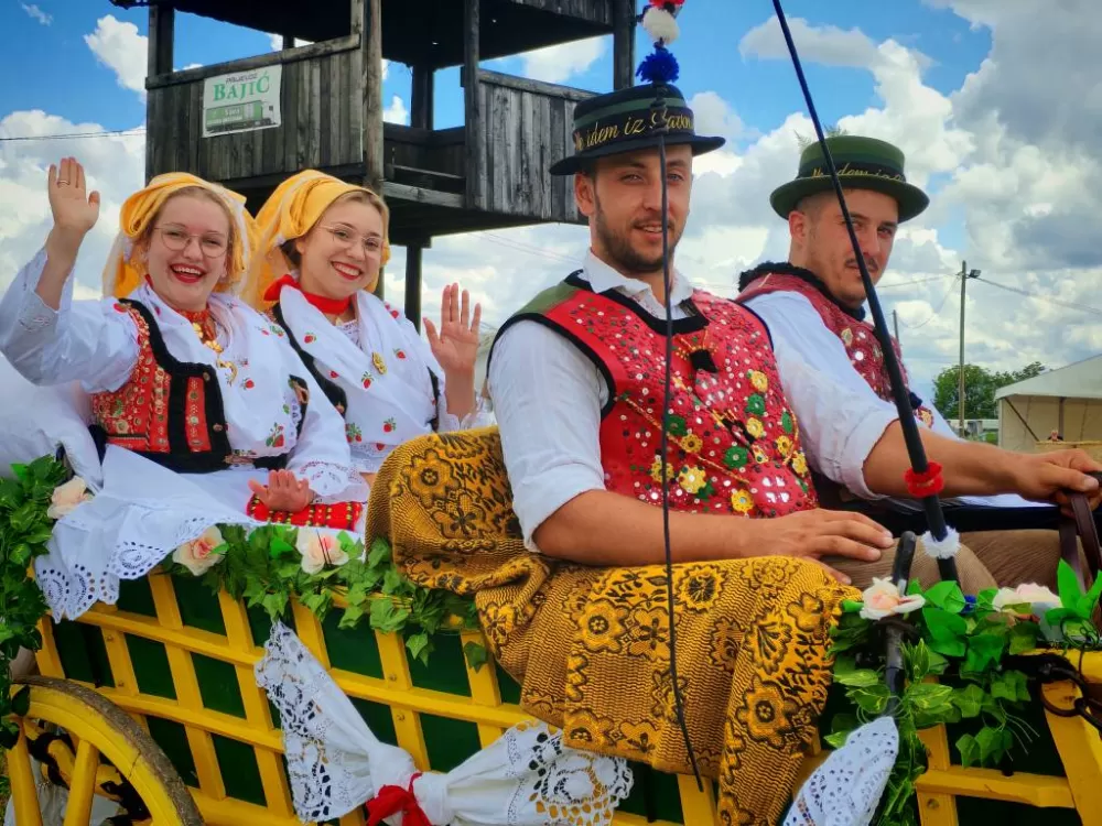 SB Online | ʼNe idem iz Slavonijeʼ - tradicionalna manifestacija u Lužanima koja je okupila zaljubljenike u konje, slavonsku baštinu i običaje 