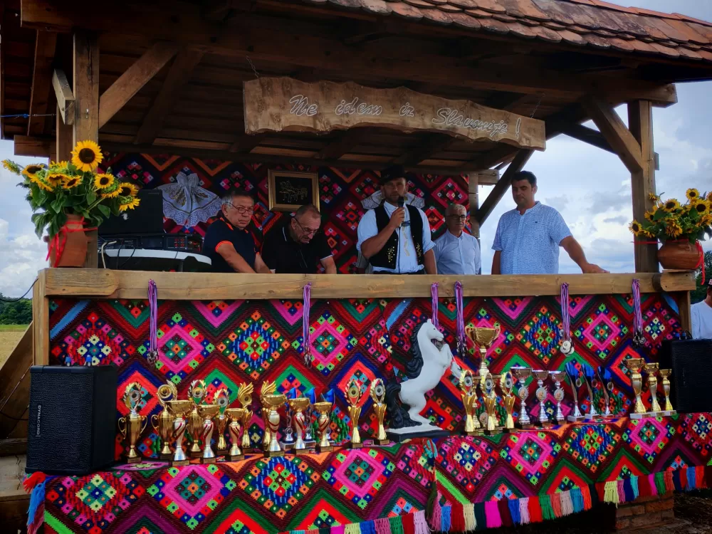 ʼNe idem iz Slavonijeʼ - tradicionalna manifestacija u Lužanima koja je okupila zaljubljenike u konje, slavonsku baštinu i običaje 