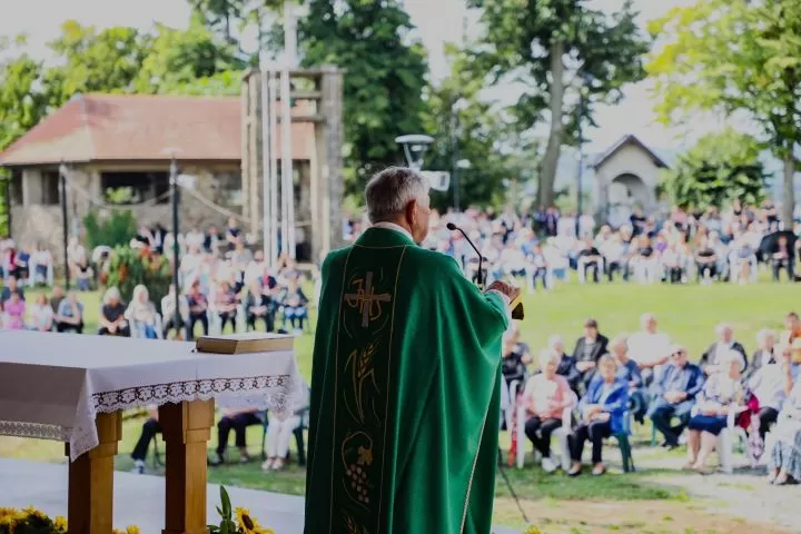 Prečasni pleternički župnik Antun Ćorković služio oproštajnu i zahvalnu svetu misu
