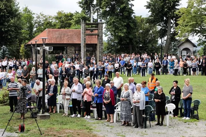 Prečasni pleternički župnik Antun Ćorković služio oproštajnu i zahvalnu svetu misu