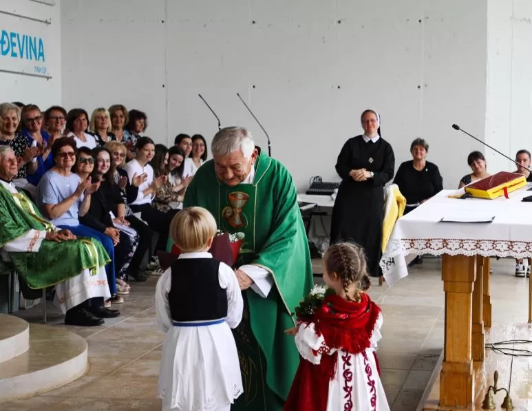 Prečasni pleternički župnik Antun Ćorković služio oproštajnu i zahvalnu svetu misu
