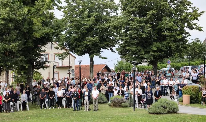 Prečasni pleternički župnik Antun Ćorković služio oproštajnu i zahvalnu svetu misu