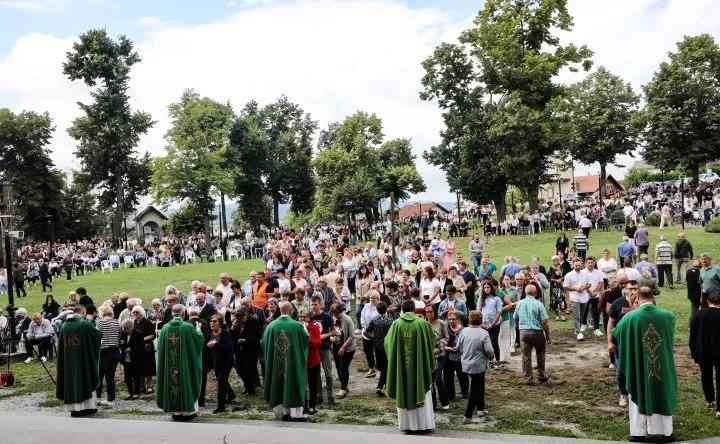 Prečasni pleternički župnik Antun Ćorković služio oproštajnu i zahvalnu svetu misu