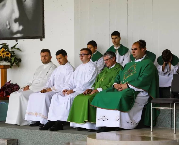 Prečasni pleternički župnik Antun Ćorković služio oproštajnu i zahvalnu svetu misu