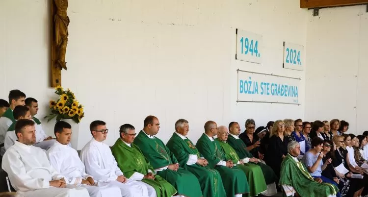 Prečasni pleternički župnik Antun Ćorković služio oproštajnu i zahvalnu svetu misu