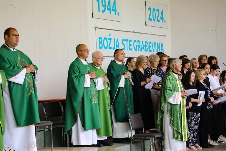 Prečasni pleternički župnik Antun Ćorković služio oproštajnu i zahvalnu svetu misu