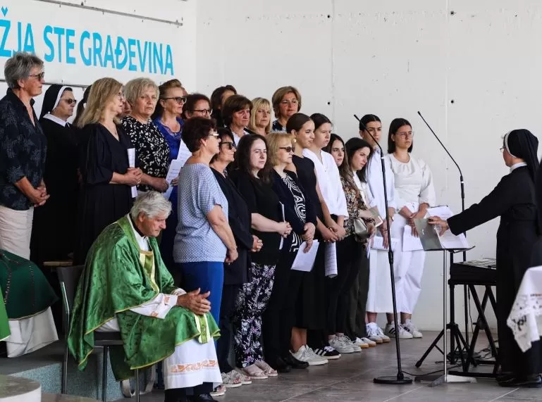 Prečasni pleternički župnik Antun Ćorković služio oproštajnu i zahvalnu svetu misu