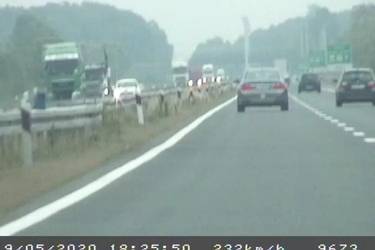 SB Online | Jurili autocestom brzinama od 213 km/h i 235 km/h