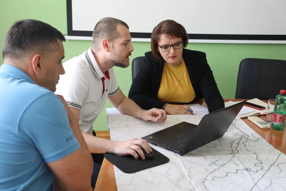Održan operativni sastanak vezan za početak rekonstrukcije ceste Pleternica – Kuzmica