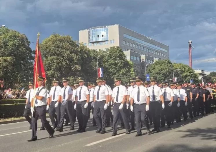 Na vojnom mimohodu u Zagrebu sudjelovali i predstavnici vatrogasaca Požeško-slavonske županije
