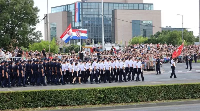 Na vojnom mimohodu u Zagrebu sudjelovali i predstavnici vatrogasaca Požeško-slavonske županije