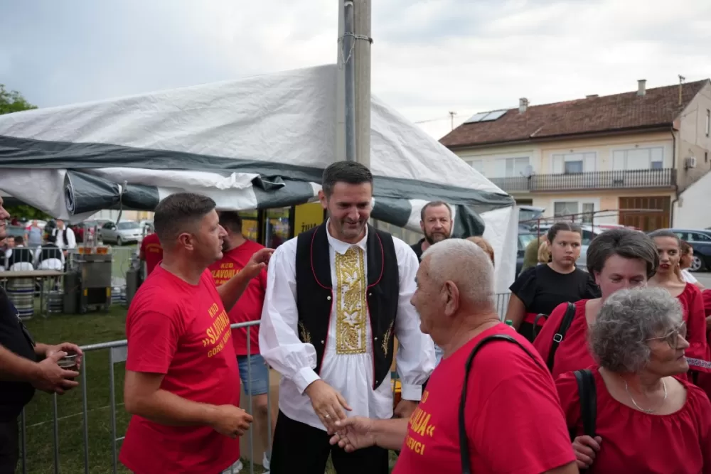 Više od tisuću pečenjaka skuhano na 17. Kukuruzijadi u Gornjim Andrijevcima