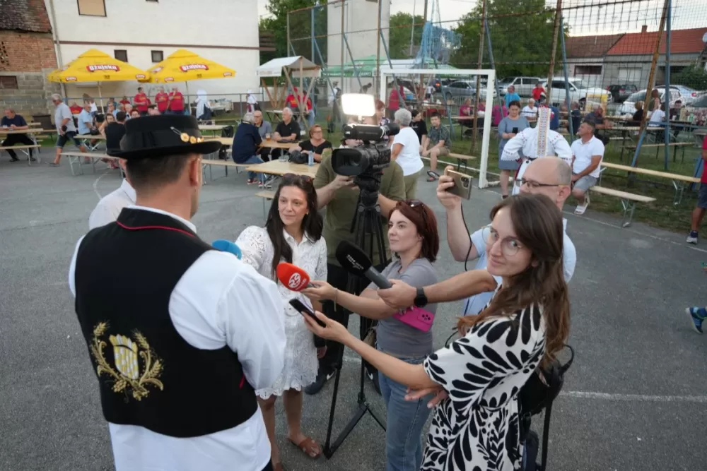 Više od tisuću pečenjaka skuhano na 17. Kukuruzijadi u Gornjim Andrijevcima