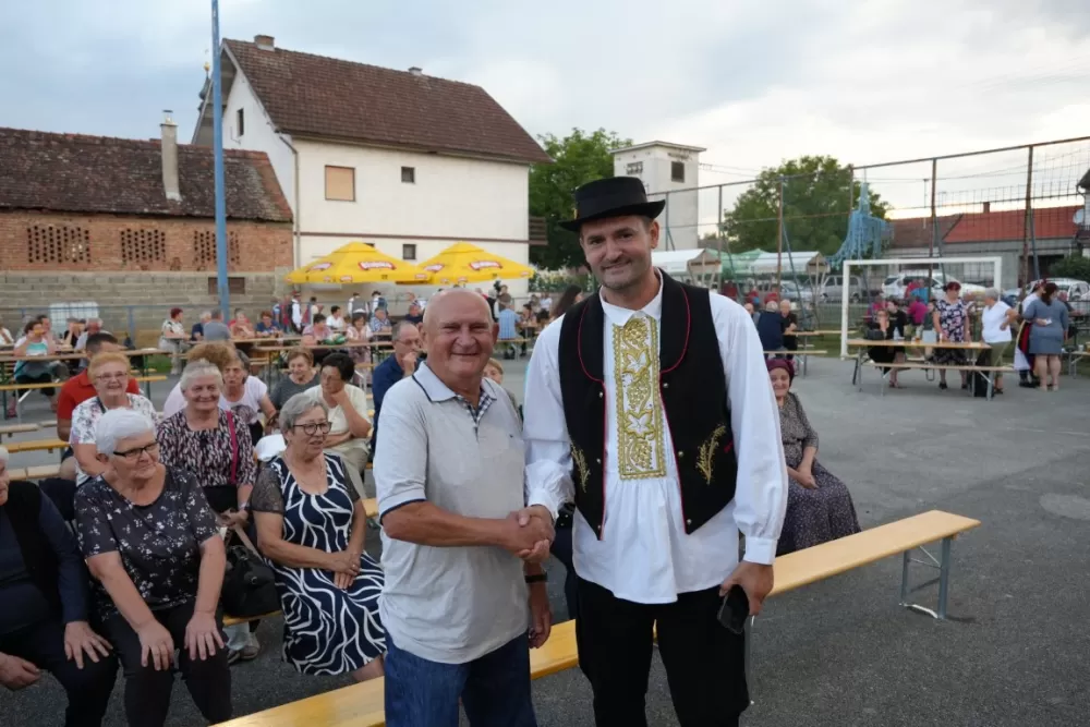 Više od tisuću pečenjaka skuhano na 17. Kukuruzijadi u Gornjim Andrijevcima