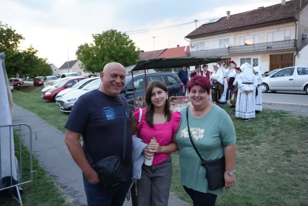 Više od tisuću pečenjaka skuhano na 17. Kukuruzijadi u Gornjim Andrijevcima