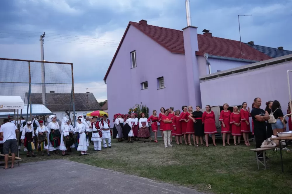 Više od tisuću pečenjaka skuhano na 17. Kukuruzijadi u Gornjim Andrijevcima
