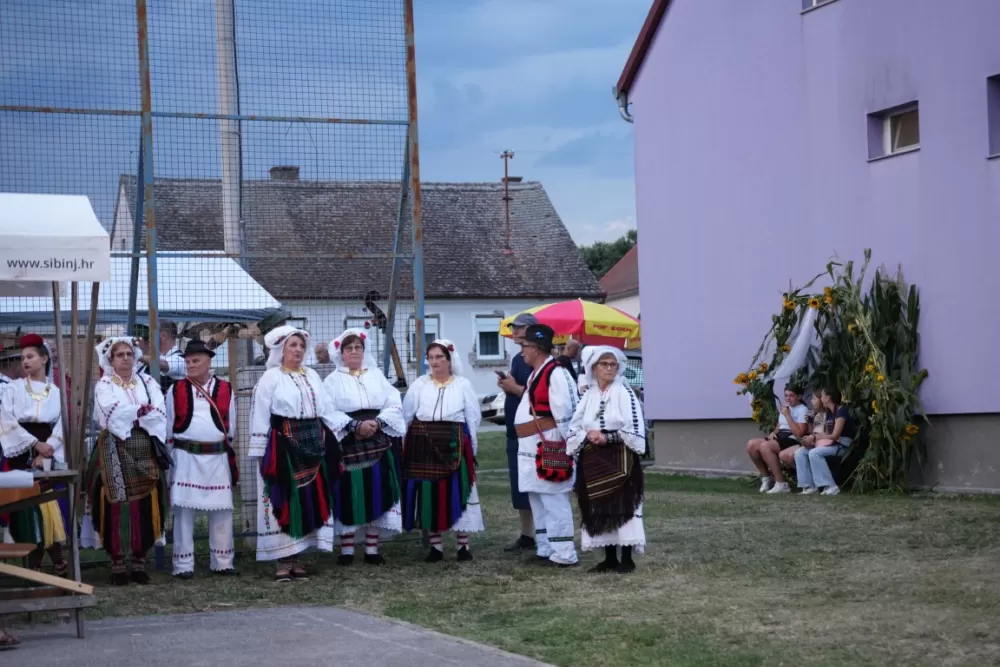 Više od tisuću pečenjaka skuhano na 17. Kukuruzijadi u Gornjim Andrijevcima
