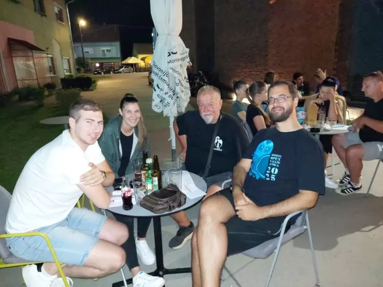 KVIZ OPĆEG ZNANJA U PLETERNICI:  Prvo mjesto osvojila ekipa „Linđo“ iz Požege