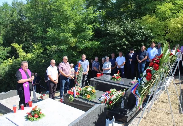 Požega.eu | UZ 34. OBLJETNICU POGIBIJE PRIPADNIKA „TIGROVA“: U Novoj Ljeskovici odana počast hrvatskom branitelju Josipu Kneževiću