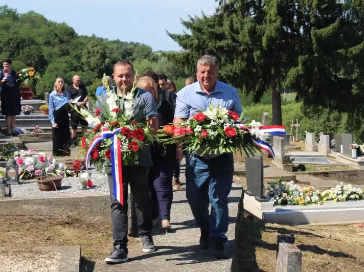 UZ 34. OBLJETNICU POGIBIJE PRIPADNIKA „TIGROVA“: U Novoj Ljeskovici odana počast hrvatskom branitelju Josipu Kneževiću