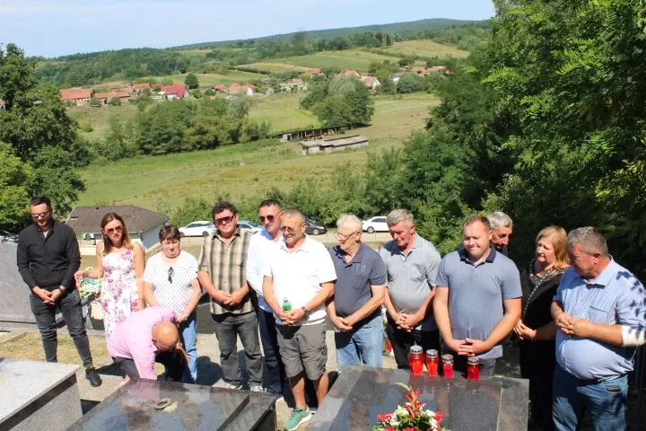 UZ 34. OBLJETNICU POGIBIJE PRIPADNIKA „TIGROVA“: U Novoj Ljeskovici odana počast hrvatskom branitelju Josipu Kneževiću