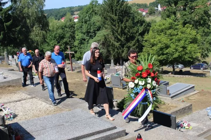UZ 34. OBLJETNICU POGIBIJE PRIPADNIKA „TIGROVA“: U Novoj Ljeskovici odana počast hrvatskom branitelju Josipu Kneževiću