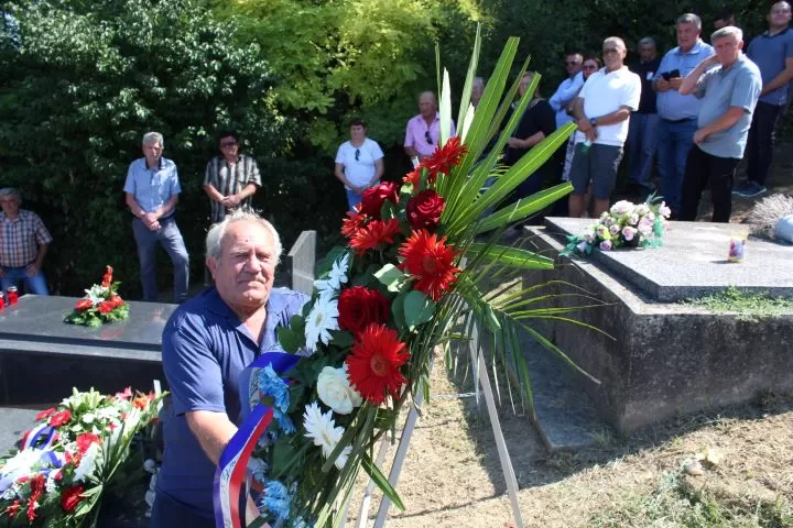 UZ 34. OBLJETNICU POGIBIJE PRIPADNIKA „TIGROVA“: U Novoj Ljeskovici odana počast hrvatskom branitelju Josipu Kneževiću