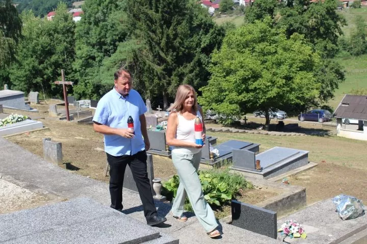 UZ 34. OBLJETNICU POGIBIJE PRIPADNIKA „TIGROVA“: U Novoj Ljeskovici odana počast hrvatskom branitelju Josipu Kneževiću