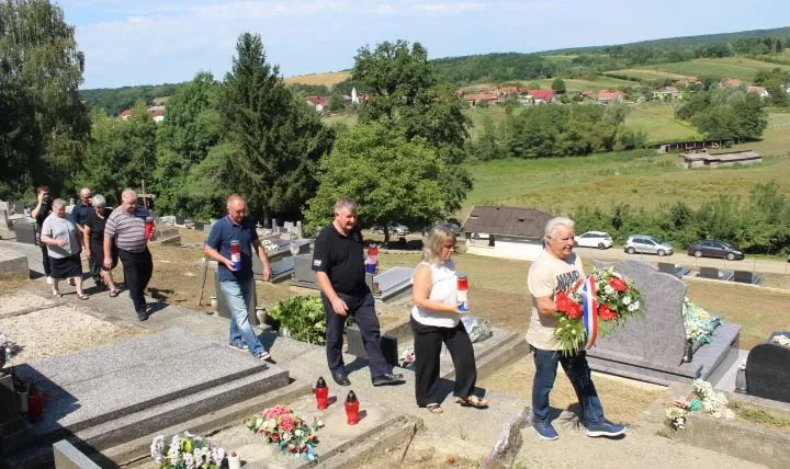UZ 34. OBLJETNICU POGIBIJE PRIPADNIKA „TIGROVA“: U Novoj Ljeskovici odana počast hrvatskom branitelju Josipu Kneževiću