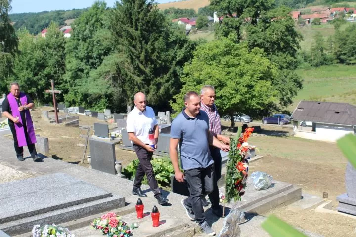UZ 34. OBLJETNICU POGIBIJE PRIPADNIKA „TIGROVA“: U Novoj Ljeskovici odana počast hrvatskom branitelju Josipu Kneževiću