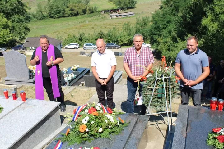 UZ 34. OBLJETNICU POGIBIJE PRIPADNIKA „TIGROVA“: U Novoj Ljeskovici odana počast hrvatskom branitelju Josipu Kneževiću