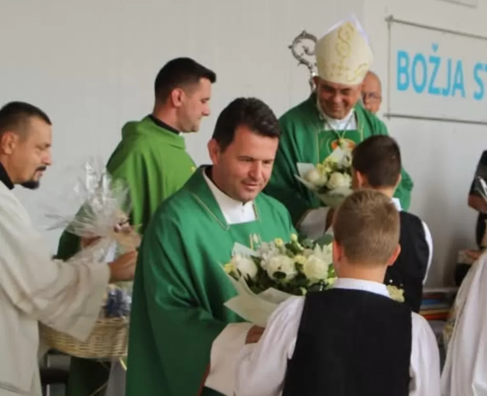 Požega.eu | Preč. Dragan Hrgić preuzeo službu rektora Svetišta Gospe od Suza i pleterničkog župnika 