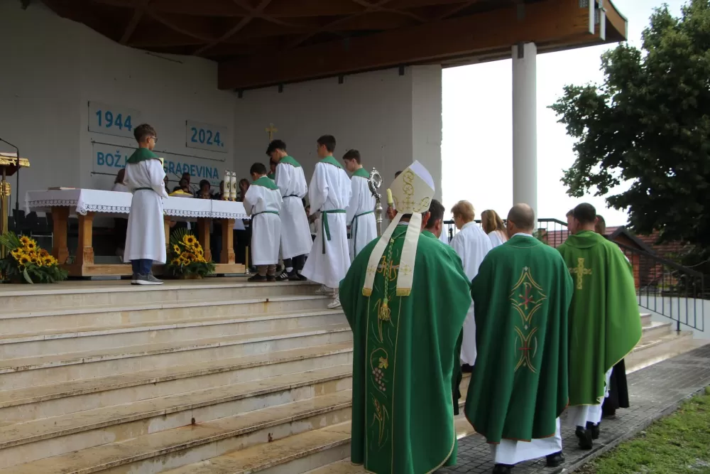Preč. Dragan Hrgić preuzeo službu rektora Svetišta Gospe od Suza i pleterničkog župnika 