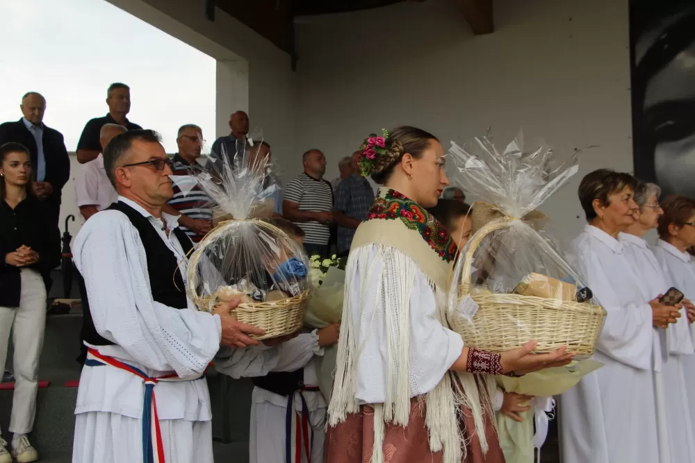 Preč. Dragan Hrgić preuzeo službu rektora Svetišta Gospe od Suza i pleterničkog župnika 